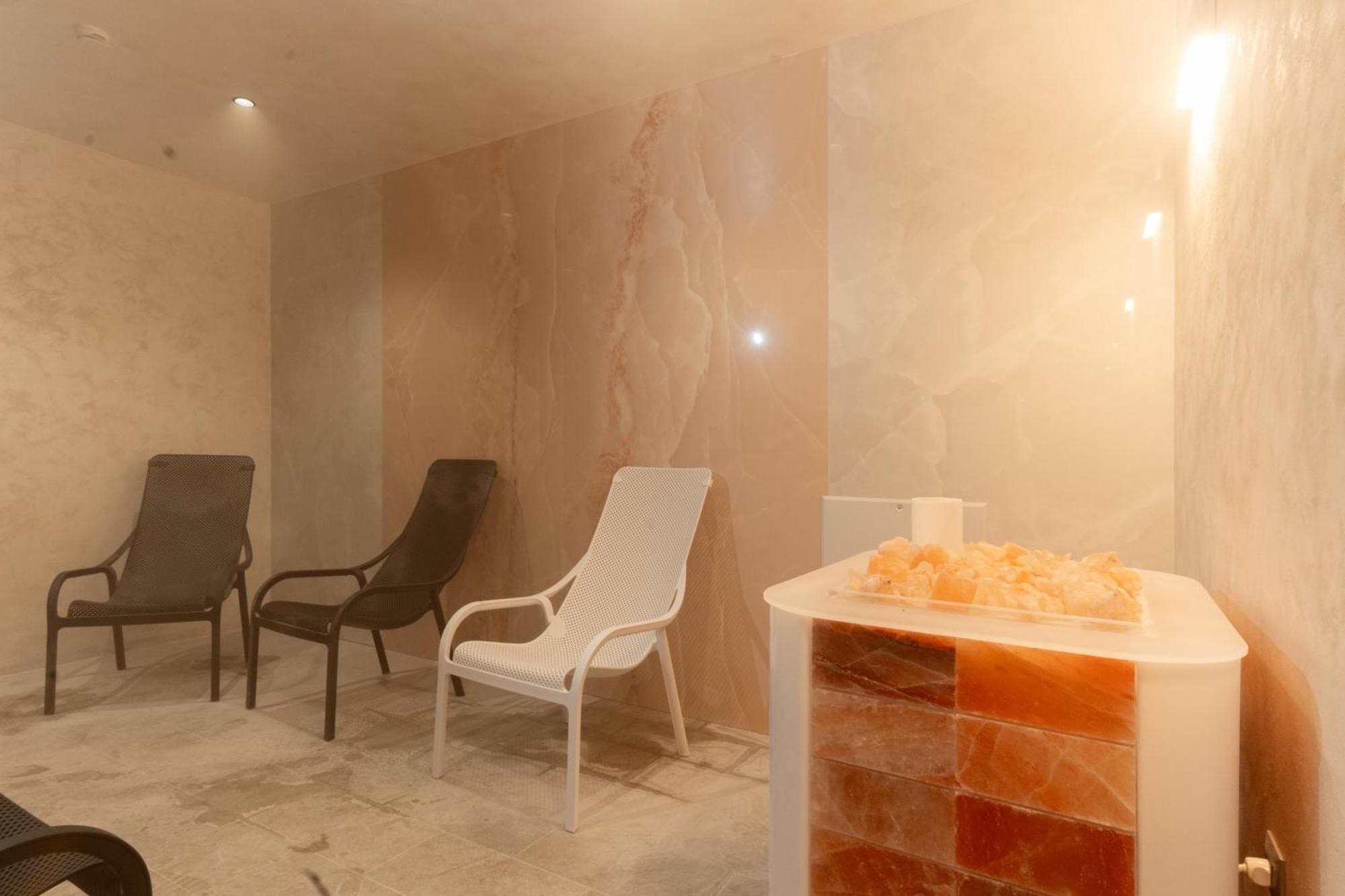 Atmosphere Balneo Hotel & Spa Pavel Banya Extérieur photo